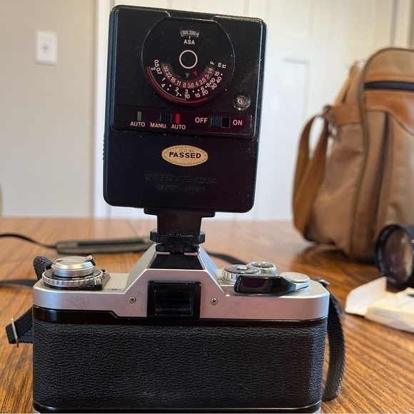 Vintage Canon AV-1 SLR Film Camera Kit - Picture 8 of 15